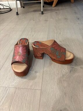 L’artiste platform mule leather sandals